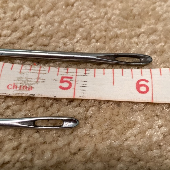 Needles used in upholstery or leather work - vintage. - Picture 2 of 2